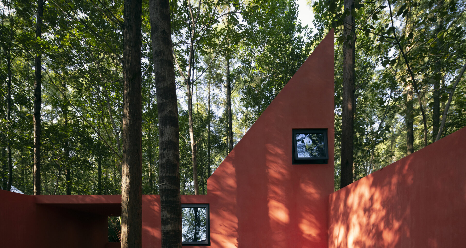 Red Cabin / Wiki World + Advanced Architecture Lab