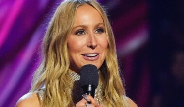 Nikki Glaser Admits There’s A Golden Globes Gag About A Celeb She’s Struggling With