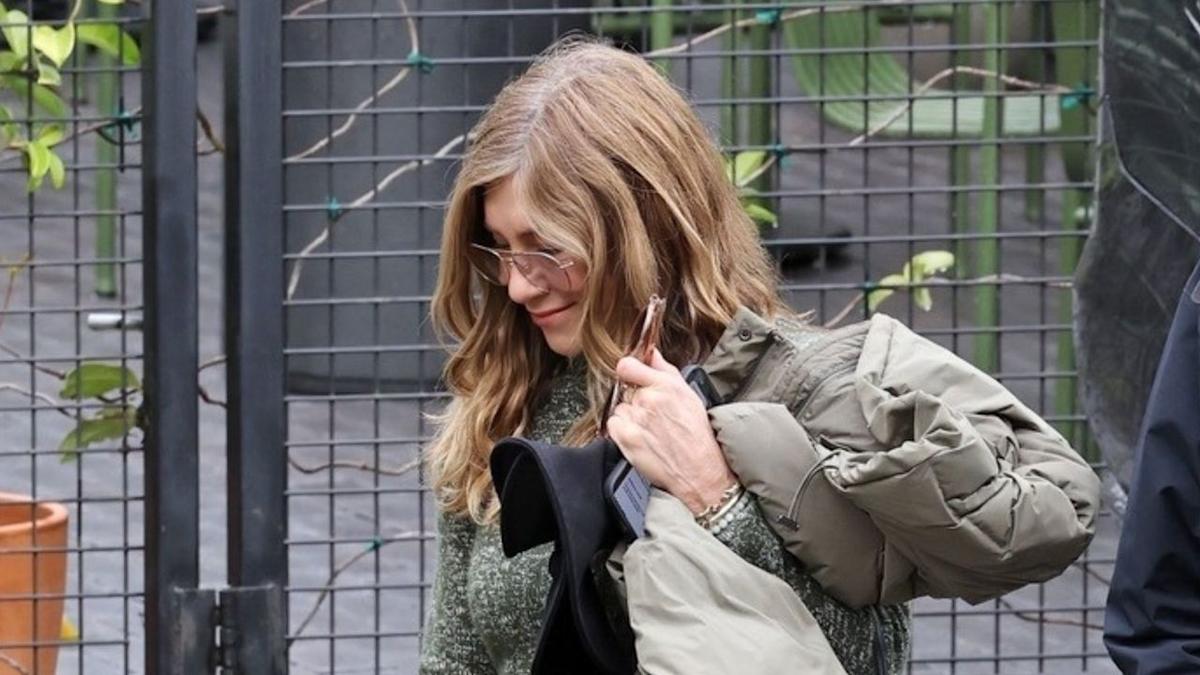 It's my job to spot trends, and Jennifer Aniston's flattering straight-leg jeans will be huge in 2026