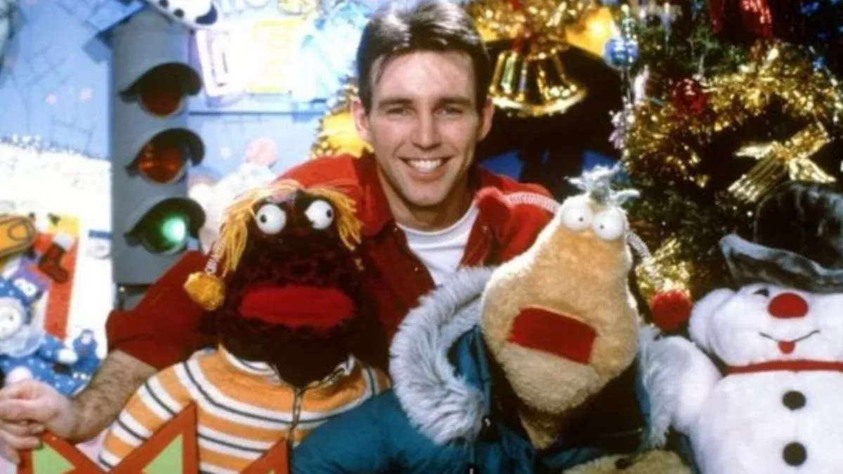 A colour photo of Ray D'arcy pictured with Zig and Zag from the tv show 'The Den'