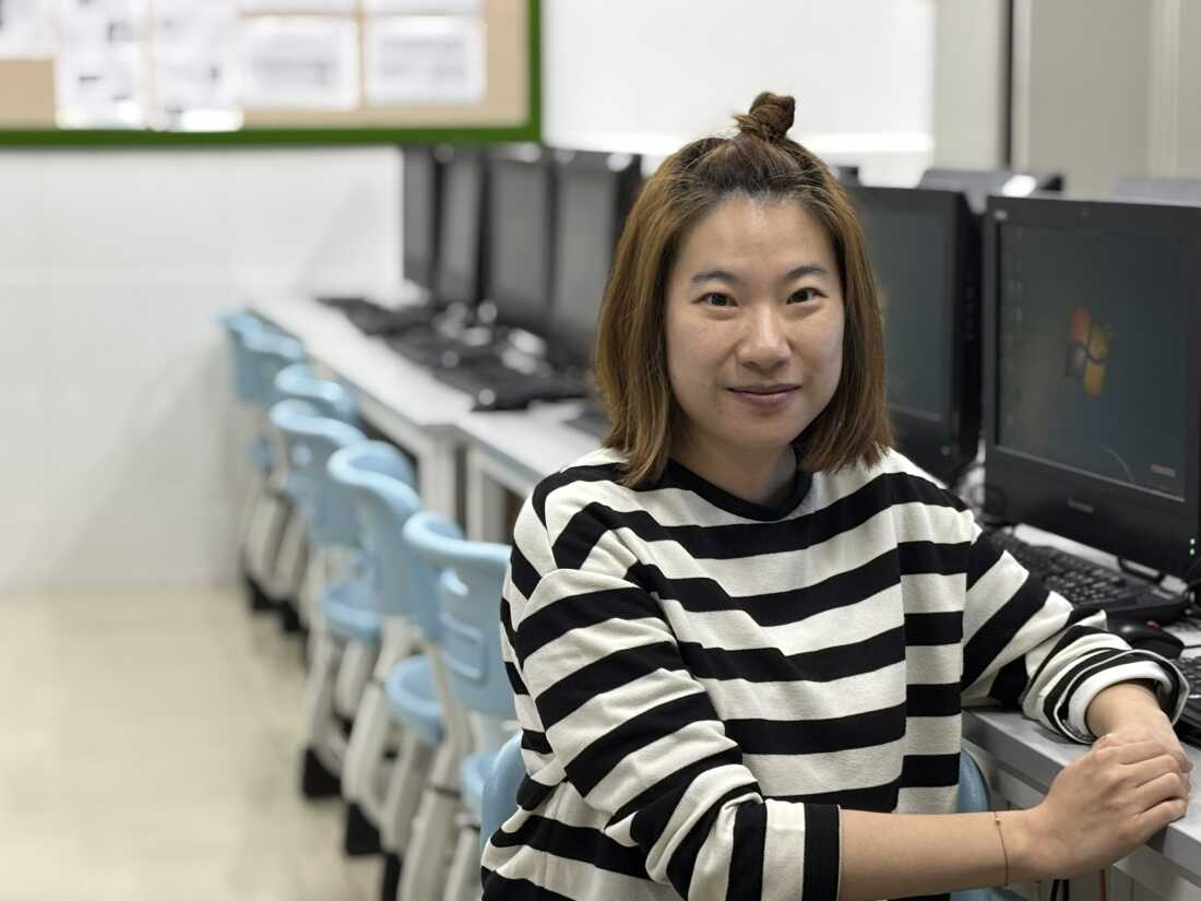 Wang Le is integrating AI into her elementary school information technology classes.