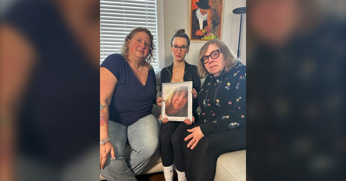 Winnipeg family urges advocacy after mother dies in ER delay
