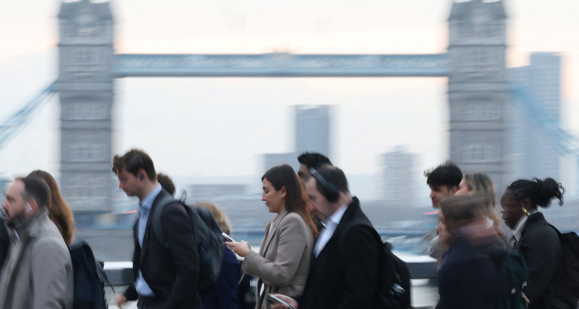 UK price pressures rise despite firms' lacklustre end to 2025, PMI shows