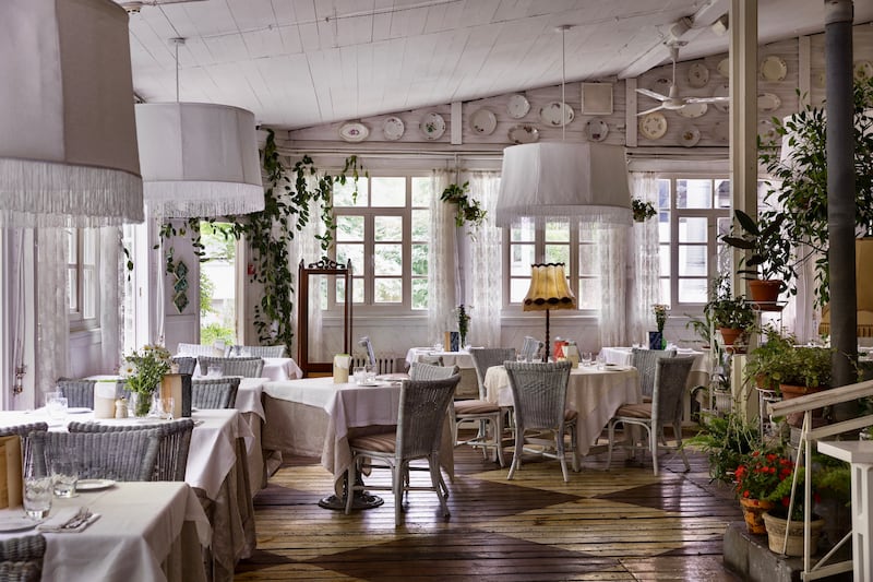 The Dacha diningroom