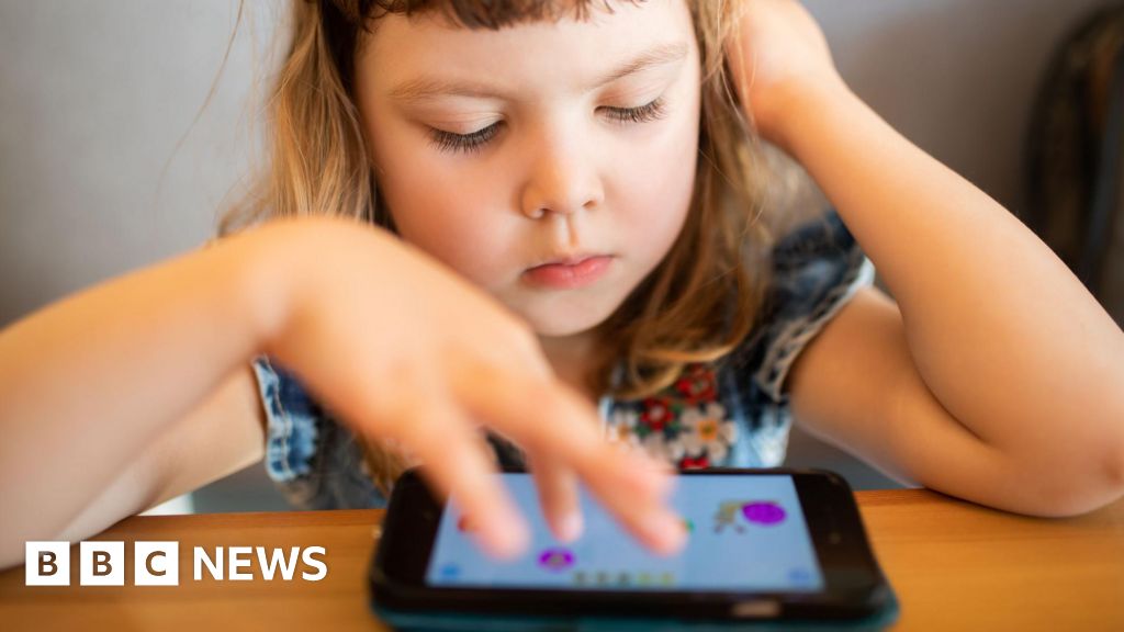 Parents of under-fives to be offered screen time guidance