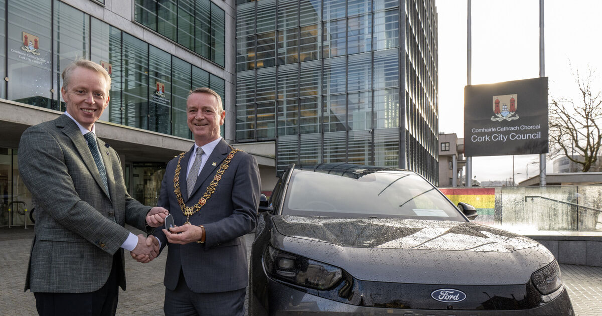 Lord Mayor’s new car is a fully electric Capri from Cork Ford