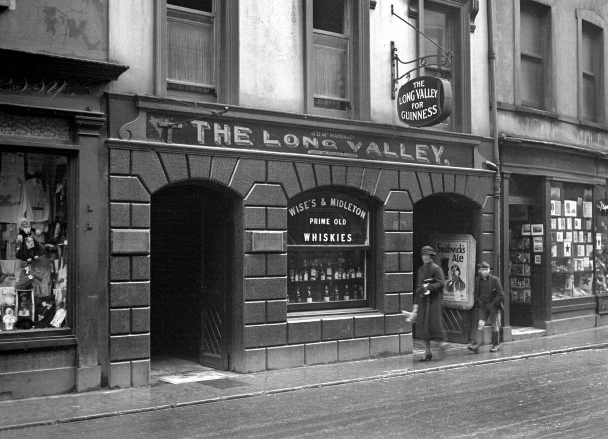 The Long Valley Bar, Winthrop Street, Cork pictured back in 1934. 