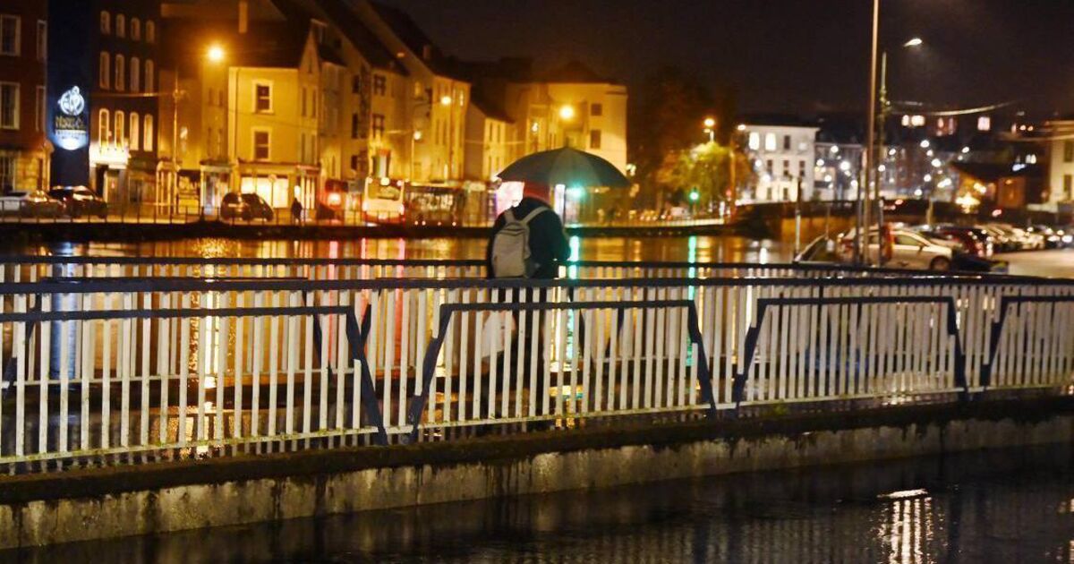 Met Éireann warns of flooding and travel disruption as Storm Chandra hits Ireland