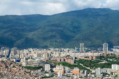 Vista del barrio Cota 905 y del Helicoide, en Caracas (2022).