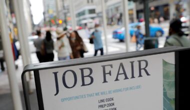 Americans predict economic difficulty in 2026, poll finds