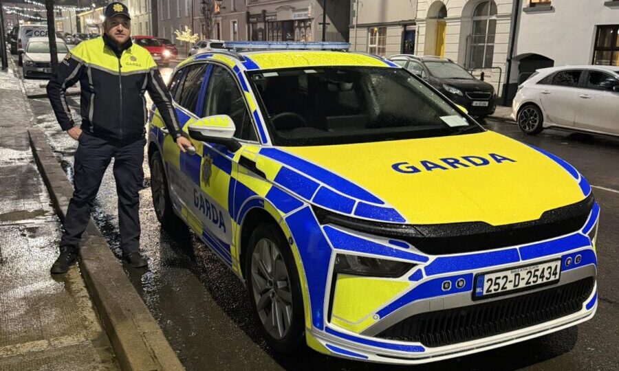 Arrival of first new Garda car in a decade in Glenties welcomed