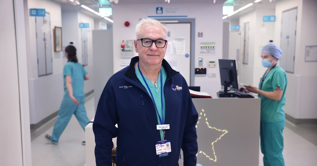 Dublin’s Rotunda Hospital transferring women as far as Drogheda due to bed shortage – The Irish Times