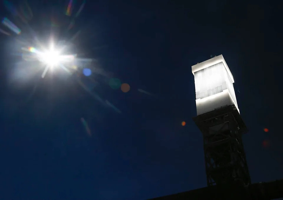 Thousands of software-controlled heliostats concentrate the sunlight on a boiler.