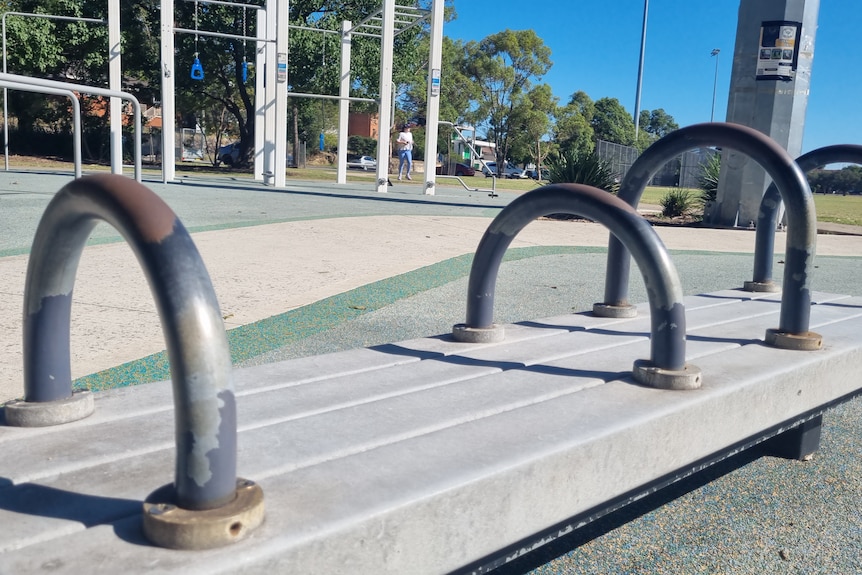 Outdoor gym, people exercising Sydney.