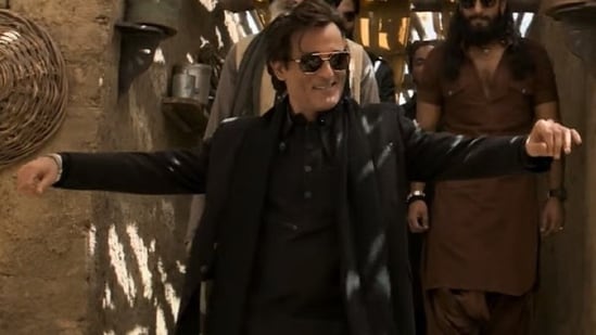 Bollywood actor Akshaye Khanna dances to FA9LA in Aditya Dhar's Dhurandhar. 