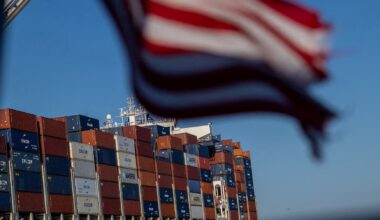 US current account deficit contracts sharply in the third quarter