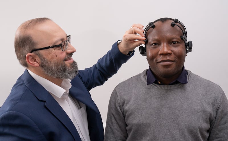 Professor Hadi Larijani and Peter Akor with a prototype of the AI Epilepsy HeadsetMark F Gibson / Gibson Digitalinfogibsondigital@gmail.co.ukwww.gibsondigital.co.ukAll images © Gibson Digital / Glasgow Caledonian University 2023.