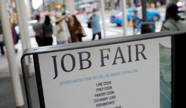 Weekly US jobless claims fall unexpectedly, but labor market treading water