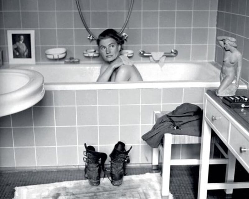 Lee Miller in Hitler's bathtub.