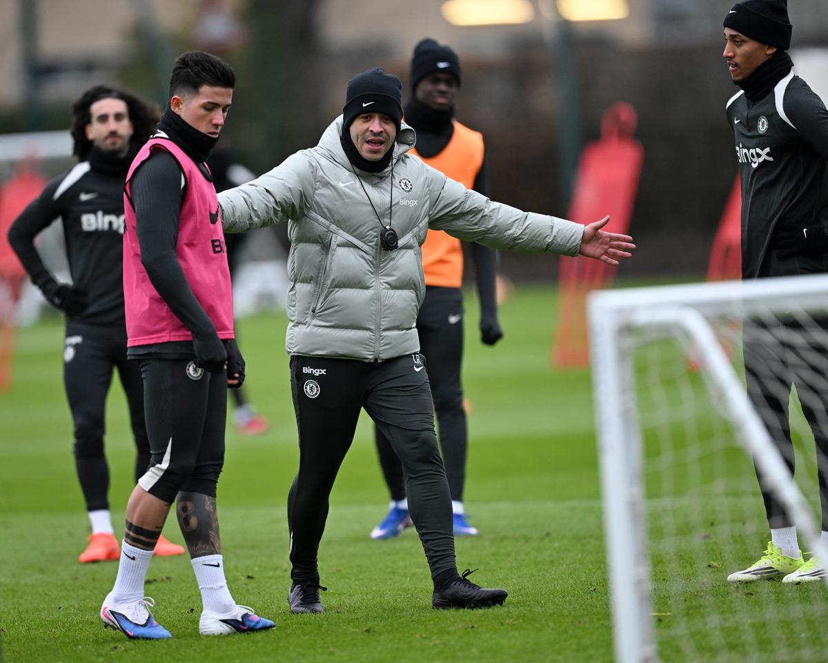 Rosenior issues quadruple Chelsea transfer update amid Fernandez links - standard.co.uk