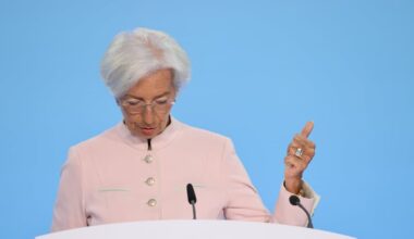 Euro zone economy unexpectedly grows by 0.3% in fourth quarter – The Irish Times