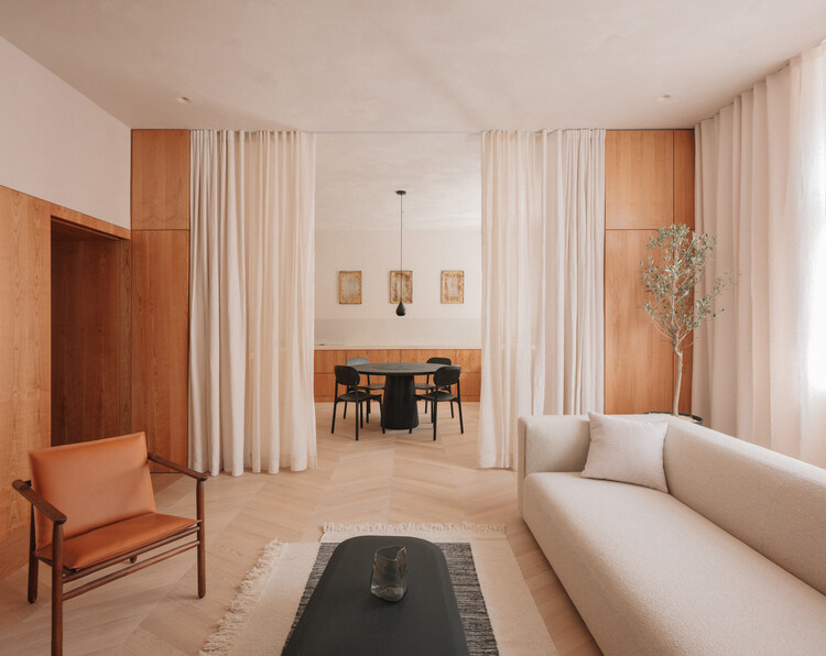 Treehouse Apartment / Projekt V Arhitektura - Interior Photography, Living Room, Wood, Chair