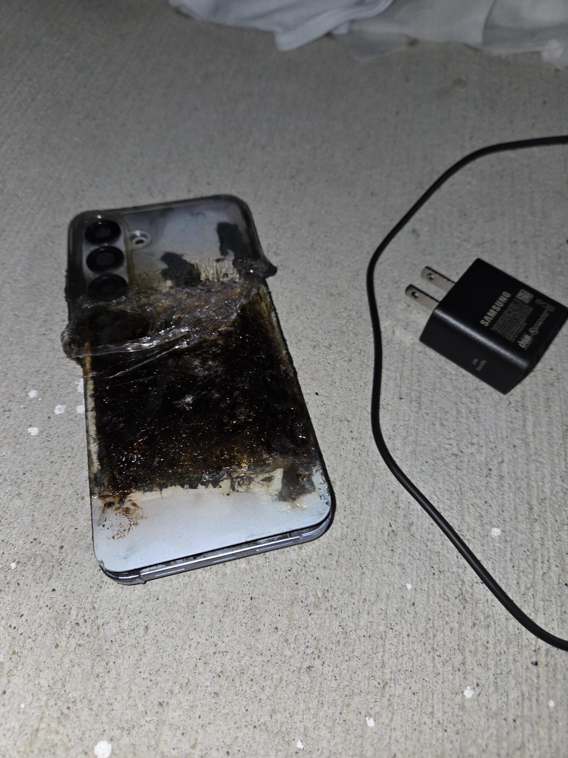 samsung galaxy s25 plus explodes while charging in the usa
