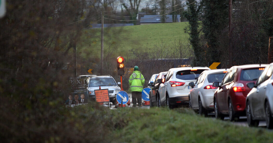 Motorists facing up to 30 minute delays on Letterkenny-Ballybofey road