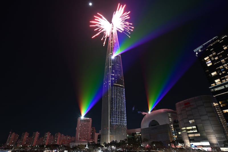 Fireworks light up the midnight sky over the Lotte World Tower, South Korea's tallest building in Seoul during New Year's Day celebrations on January 1, 2026. (Photo by Jung Yeon-je / AFP via Getty Images)