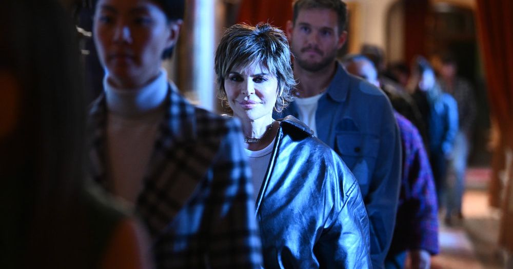 Lisa Rinna vs. Colton Underwood