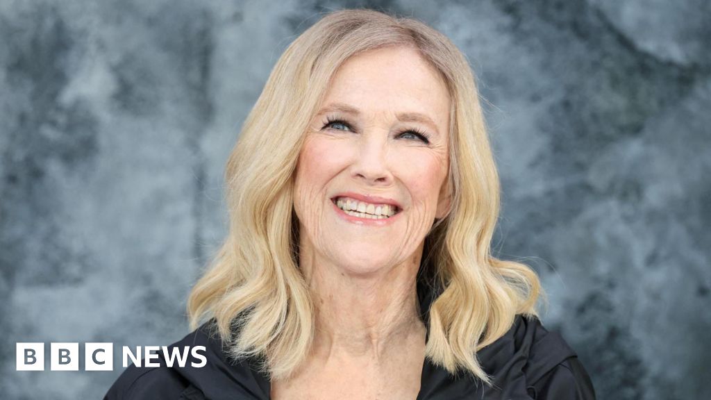 Schitt's Creek and Home Alone star Catherine O'Hara dies aged 71 - BBC