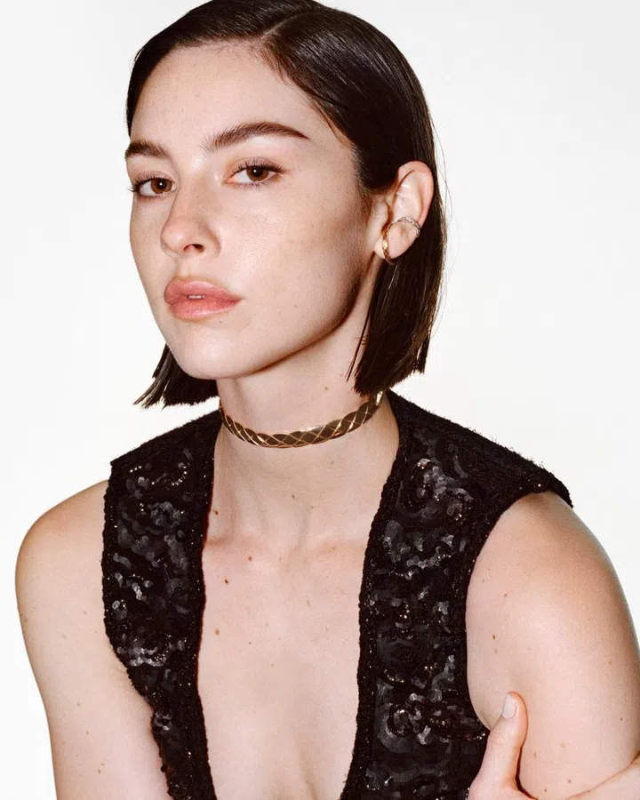Singer-songwriter Gracie Abrams wearing Chanel’s new Coco Crush choker