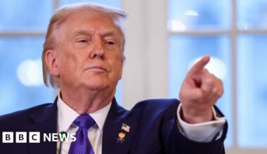 Trump seeks $100bn for Venezuela oil, but Exxon boss says country 'uninvestable'