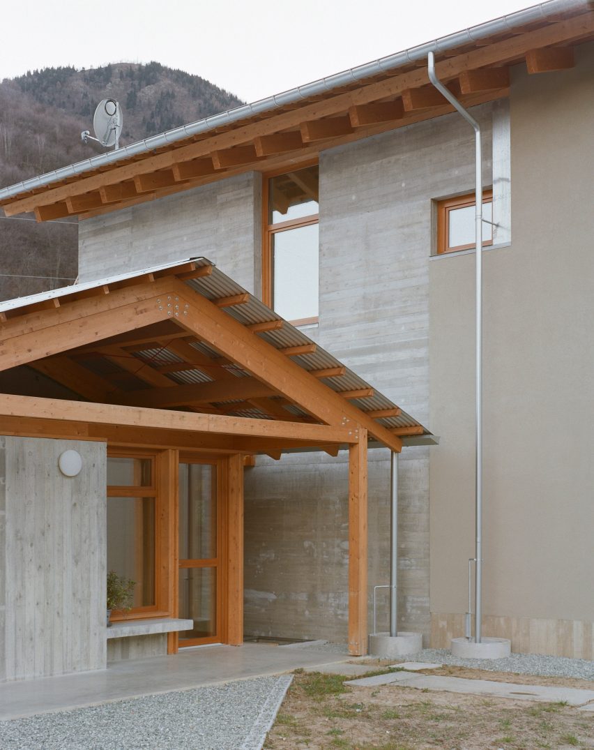 Annexe with gable roof at Casa BM by Errant Architetture