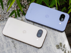 The Pixel 9a in Porcelain and Iris. (Image source: Notebookcheck)