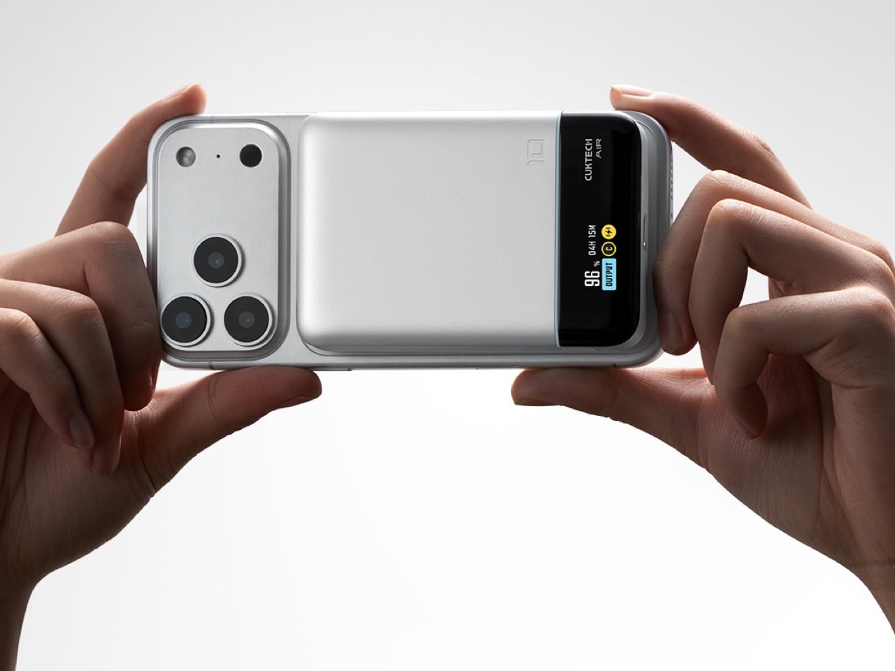 This $28 Power Bank Accidentally Recreated the iPhone 3G Design