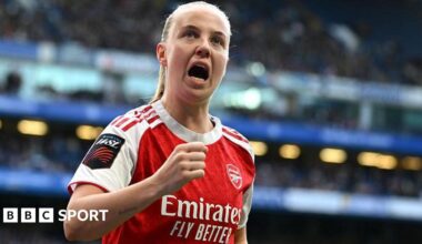 Arsenal players celebrate Mariona Caldentey's goal at Chelsea in the WSL
