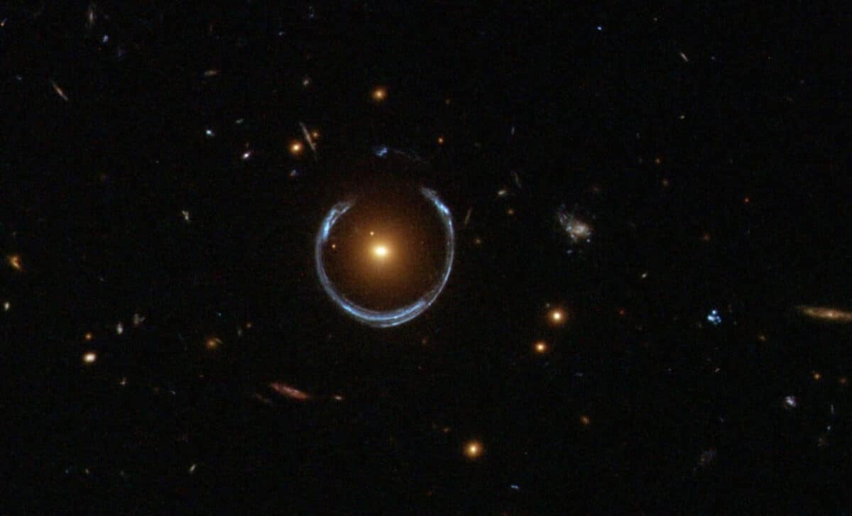 Einstein Ring Lrg 3 757
