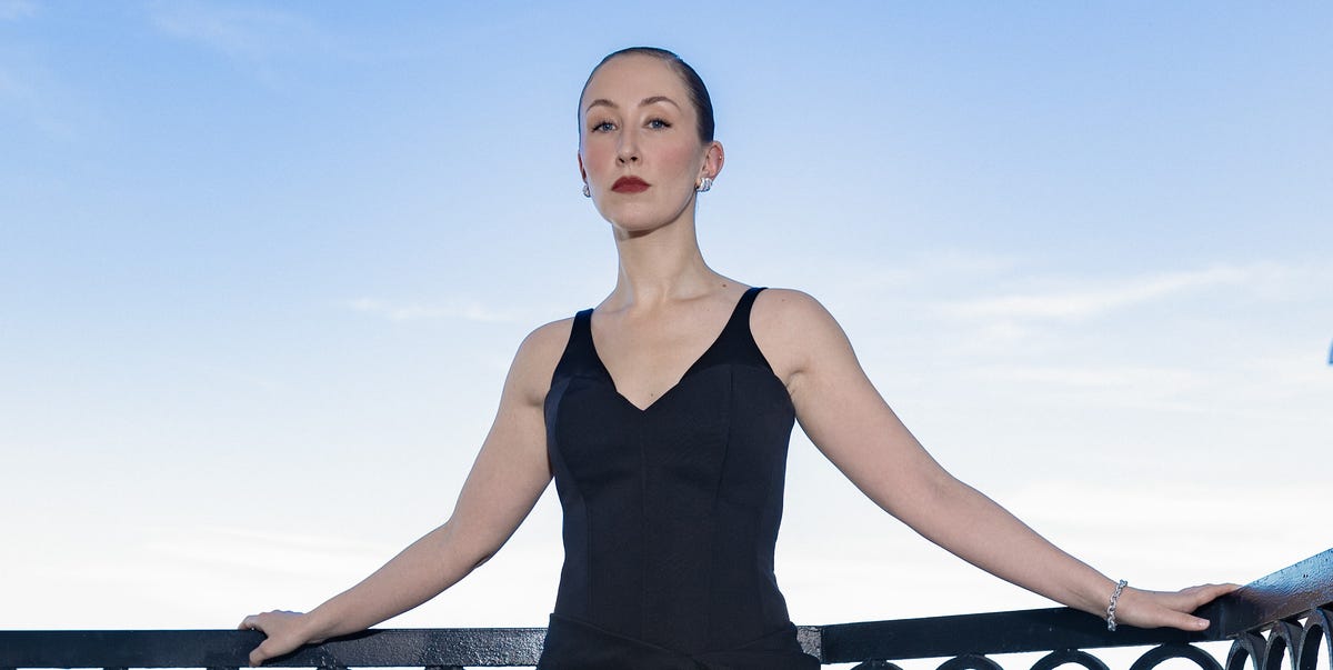 Erin Doherty Reveals The Story Behind Her Golden Globe's Winning Look