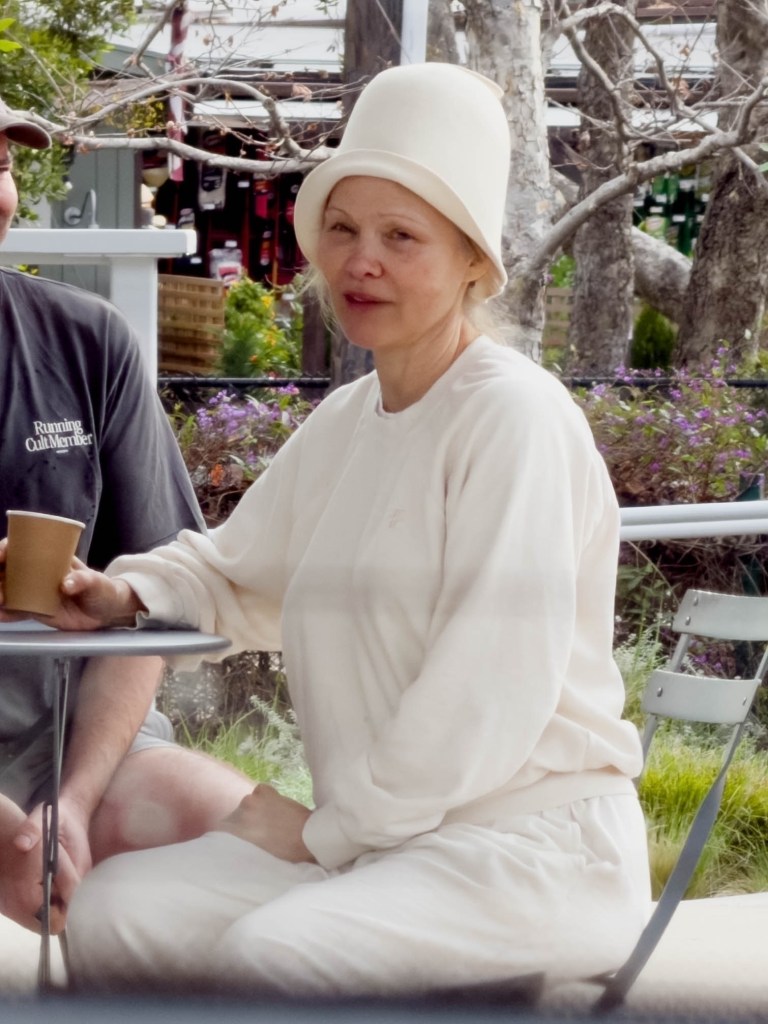 Pamela Anderson enjoys a relaxing coffee outing with two friends in Malibu, Calif.