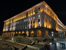 Low light, main cameras, 1x: Oppo Find X9 Pro - 23mm, f/1.5, ISO 1600, 1/50s (4096x3072px) - Honor Magic8 Pro vs. Oppo Find X9 Pro vs. vivo X300 Pro