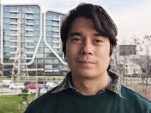 Portraits, main cameras, 2x: Oppo Find X9 Pro - 47mm, f/1.5, ISO 80, 1/200s (4096x3072px) - Honor Magic8 Pro vs. Oppo Find X9 Pro vs. vivo X300 Pro