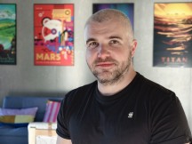 Portraits, telephoto cameras: vivo X300 Pro (3.5x) - 85mm, f/2.7, ISO 335, 1/100s (4080x3072px) - Honor Magic8 Pro vs. Oppo Find X9 Pro vs. vivo X300 Pro