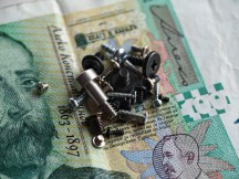 Closeups, telephoto cameras: vivo X300 Pro (3.5x) - 85mm, f/2.6, ISO 400, 1/100s (4080x3072px) - Honor Magic8 Pro vs. Oppo Find X9 Pro vs. vivo X300 Pro