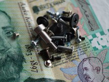 Closeups, telephoto cameras: vivo X300 Pro (3.5x) - 70mm, f/2.1, ISO 320, 1/100s (4096x3072px) - Honor Magic8 Pro vs. Oppo Find X9 Pro vs. vivo X300 Pro