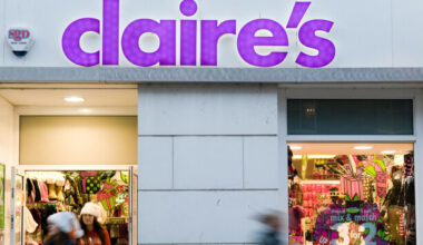 Claire’s, the teen jewellery retail chain, has collapsed into administration - The Journal
