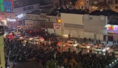 Iranians step up protests as death toll mounts and authorities cut internet access - The Journal