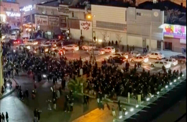 Iranian government threatens protesters with death penalty - The Journal