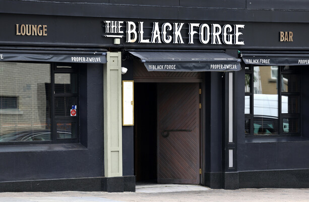 Man pleads guilty to knife attack on garda and arson at Conor McGregor's pub - The Journal