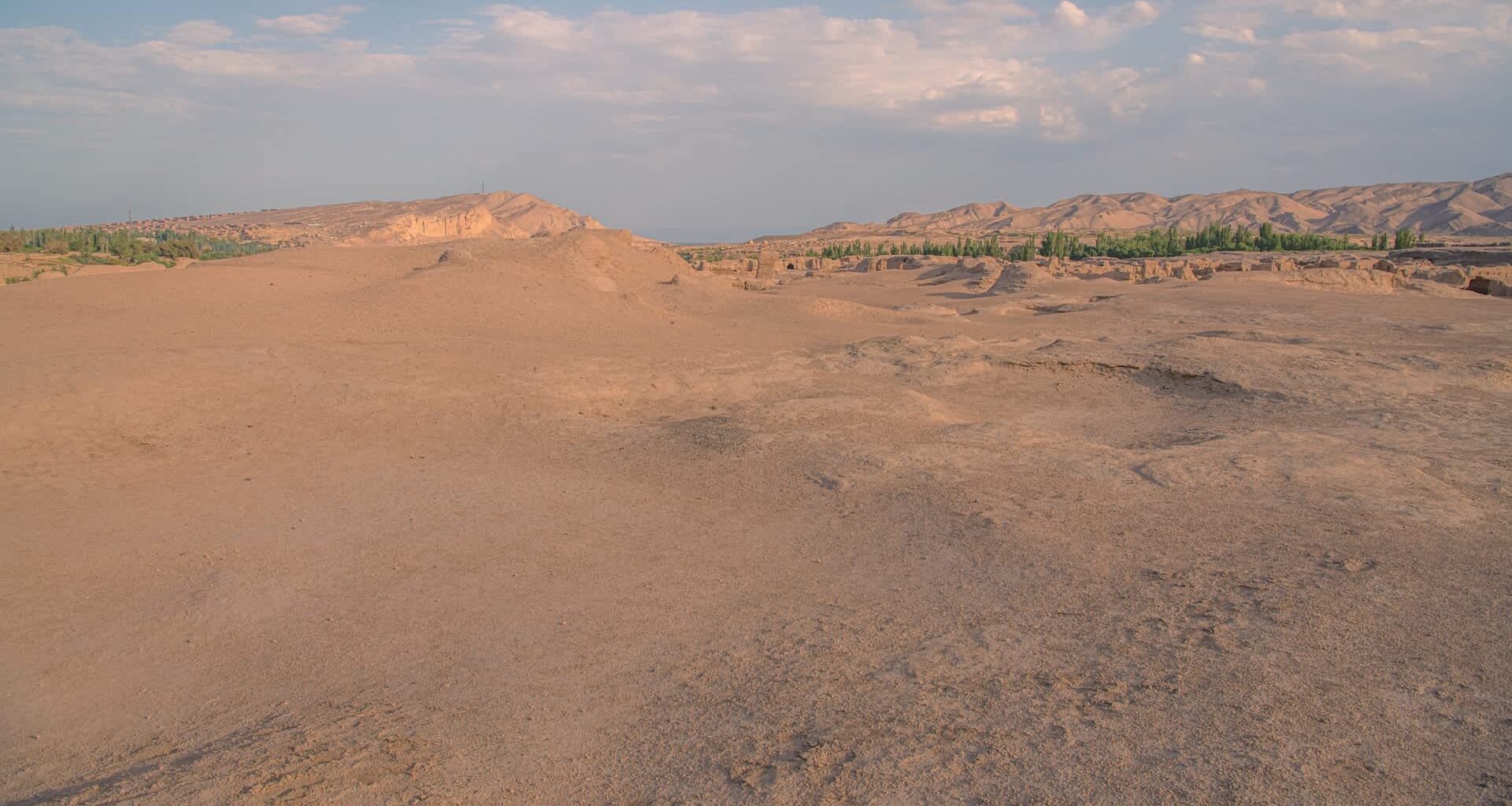 A massive solar panel array in China is due to crack 7,000 megawatts of generation in 2026, according to EnergiesMedia.